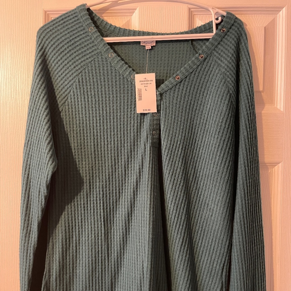 Kismet green top